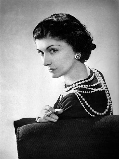 cosa ha fatto coco chanel negli anni 60|Chanel: 12 cose che ha fatto per prima nella moda.